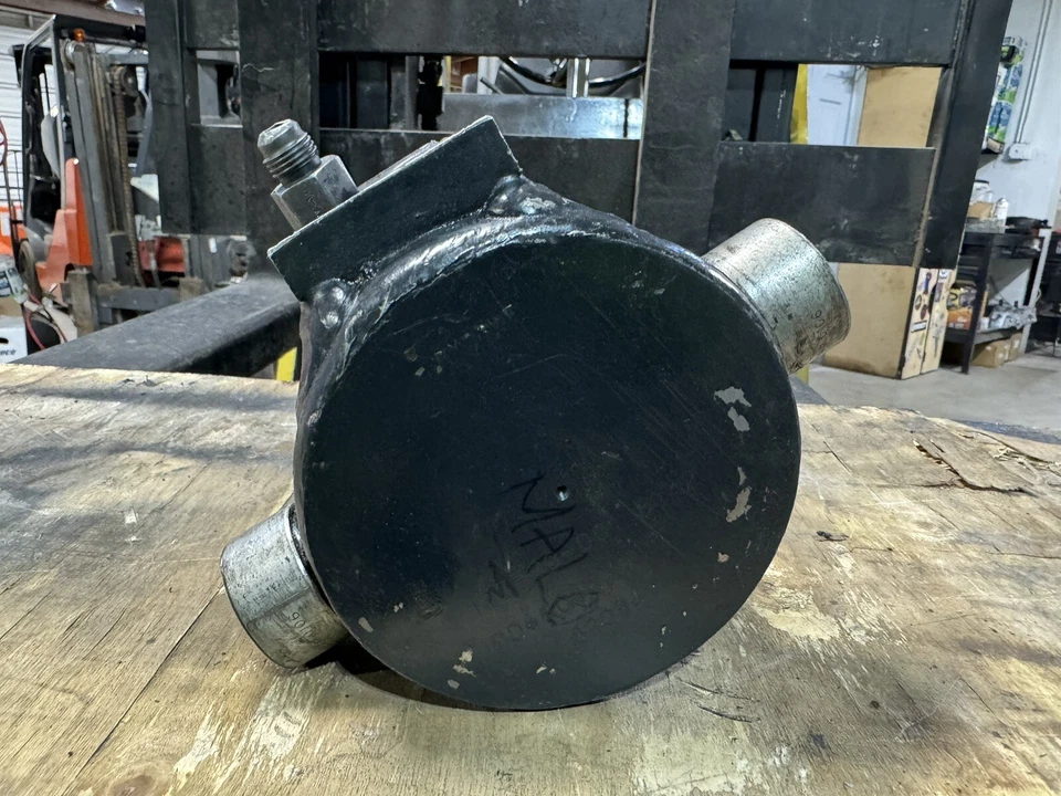 CROWN FORKLIFT TILT CYLINDER ASSY. (123399-001) READ DESCRIPTION!!! USED - Image 3 of 4