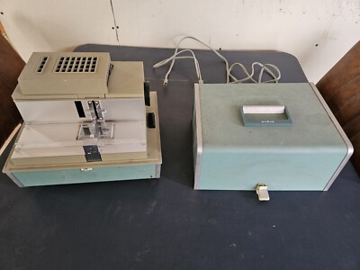 Vintage Argus 500 Automatic 2'' Slide Photo Projector w/ Case MCM, Powers ON