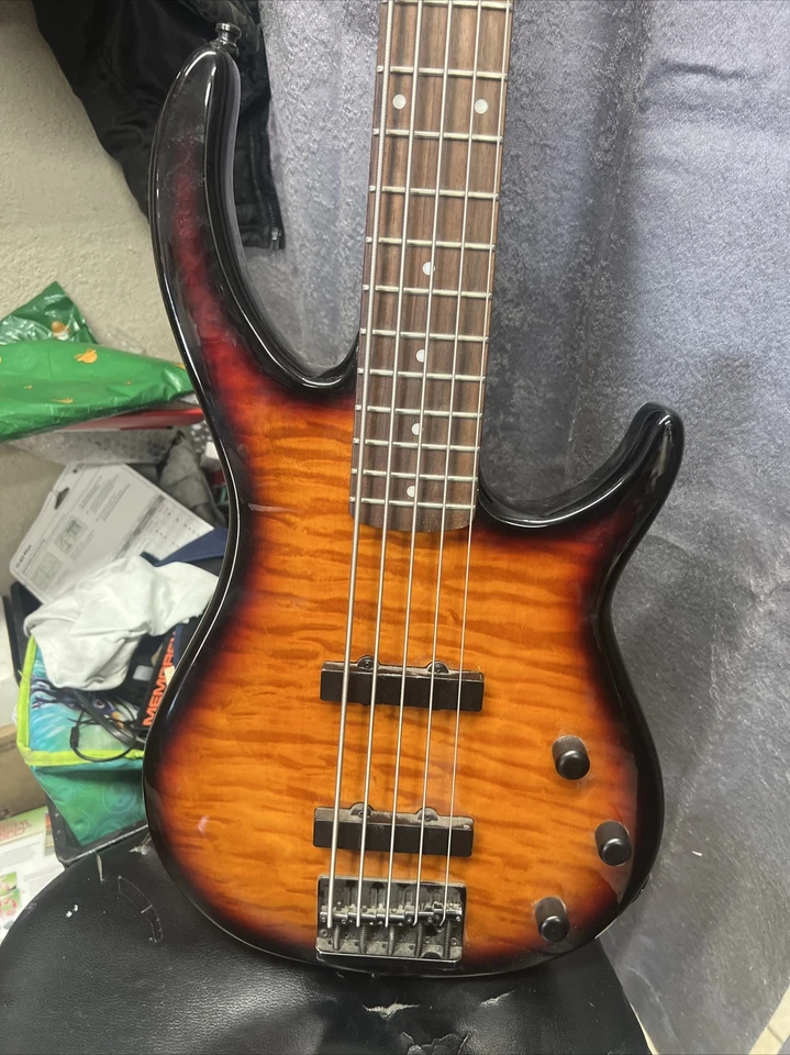 *VENDEDOR DE EE. UU.* Bajo eléctrico de 5 cuerdas Peavey Millenium BXP - Sunburst Foto 2 de 4