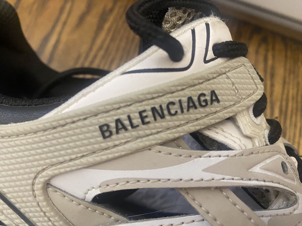 Pre- owned BALENCIAGA Track2 Sneakers. Sz 41. Beige/black Pre- owned BALENCIAGA Track2 Sneakers. Sz 41. Beige/black