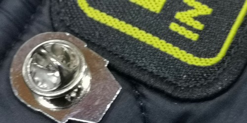 EDITION RARE BARBOUR INTERNATIONAL Vintage Racer Goggles Jacket Pin Badge UK GB - Picture 3 of 24
