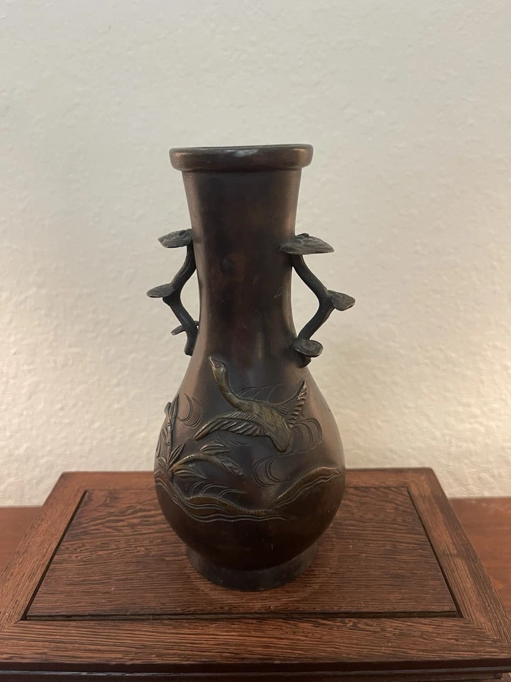 Impresionante jarrón antiguo chino/japonés de latón con orejas en forma de ganoderma Foto 2 de 4