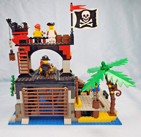LEGO Vintage Pirates 6279 Skull Island Complete w/ Manual & Minifigures & Box