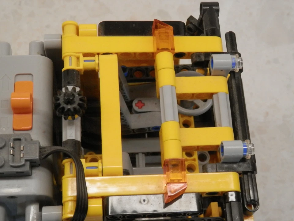 LEGO Technic 8292 Cherry Picker, photo 4 of 5