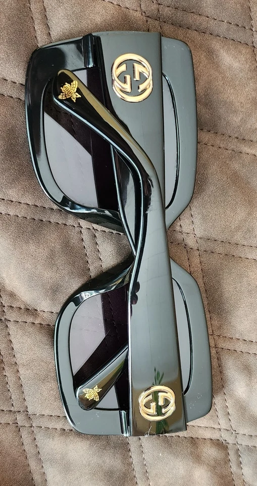 Gucci Raised Interlocking GG Black Oversized Butterfly Sunglasses 100% Authentic - Image 4 of 4