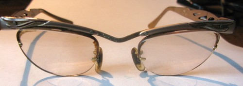 Vintage B&L 4 1/4 - 5 1/2 Gold/Silver tone eyeglasses - Picture 3 of 9