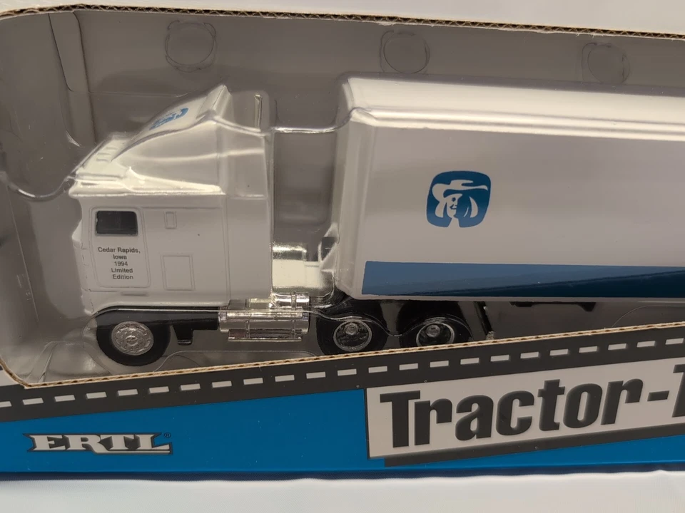 Ertl Quaker Oats 1994 Semi Tractor-Trailer NEW IN BOX 1/64 Die-Cast Cab Over - Image 3 of 4