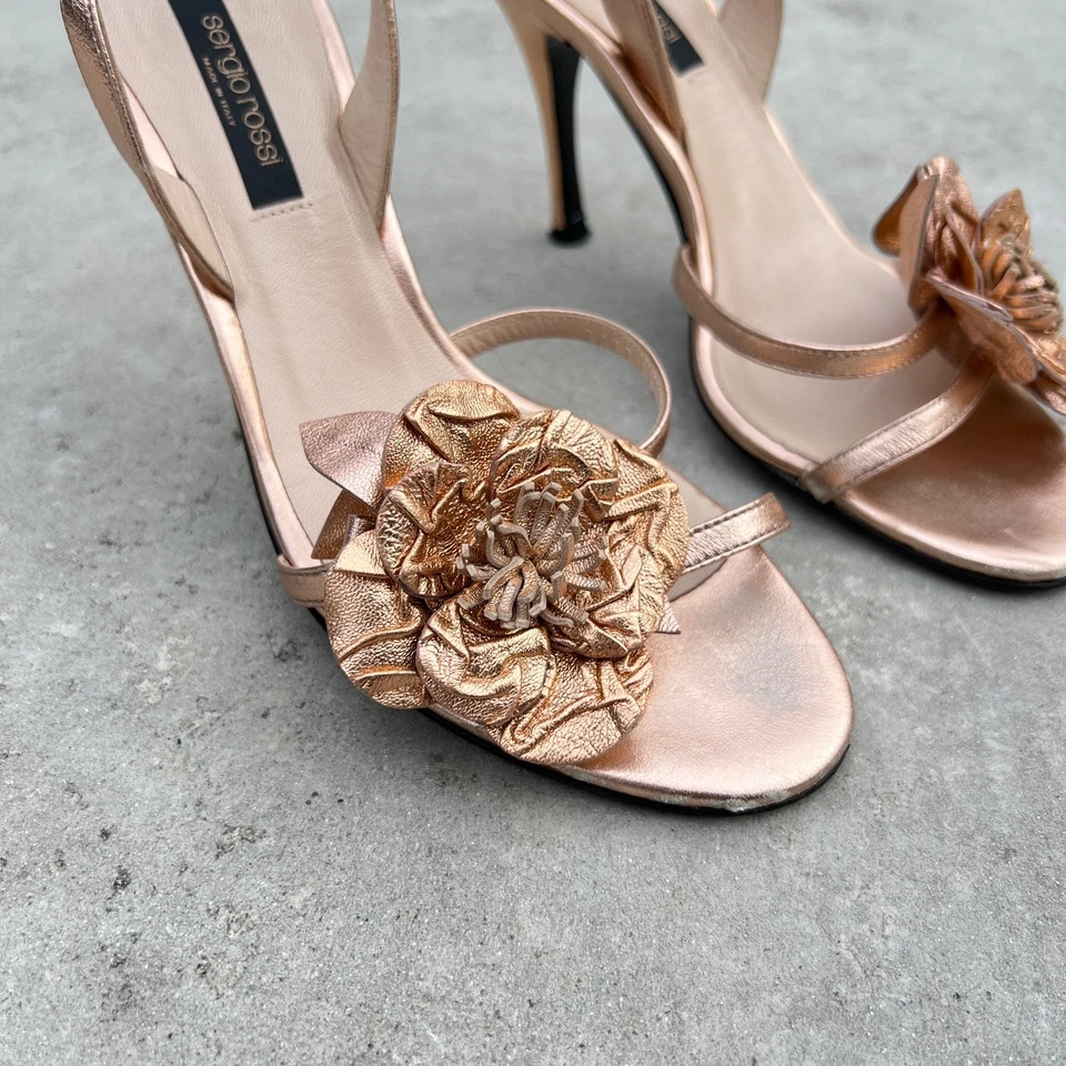 Sergio Rossi | Sandalia Dorada Metálica Flor Tirantes Tacones Cordones (36) Foto 3 de 4