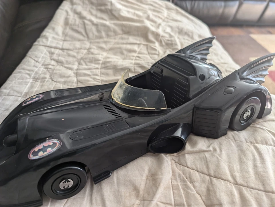 Batmobile Shadow Wing Batman 1989 ToyBiz Action Figure Vehicle Vintage Lot - Image 2 of 4