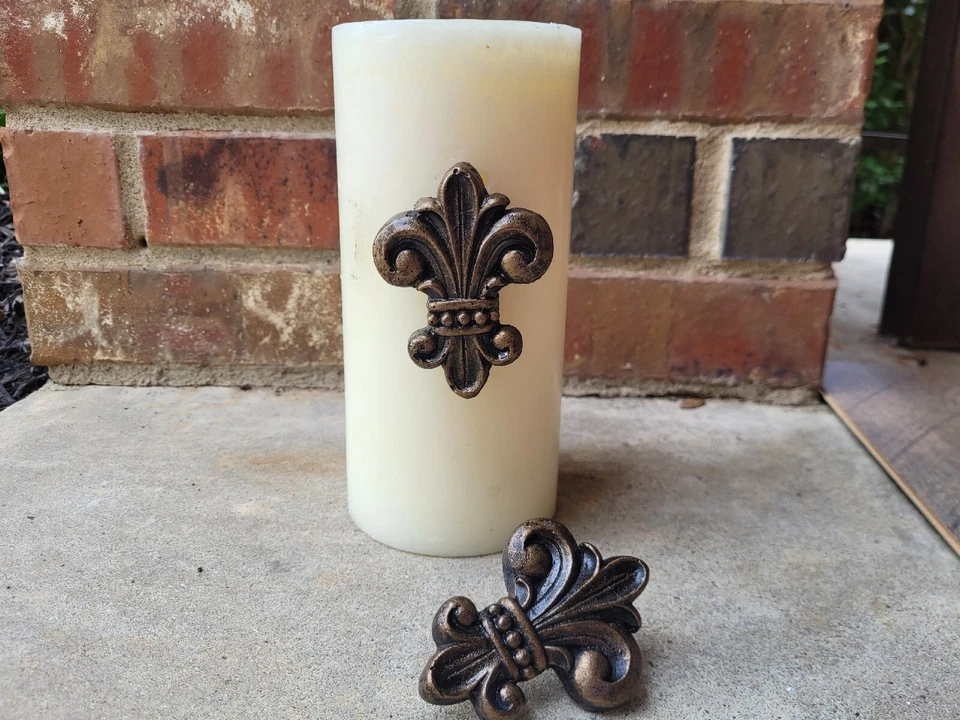 DOS Pin de Velas Flor de Lis, Cruces para Velas, Viejo Mundo, Decoración Medieval del Hogar Foto 3 de 4