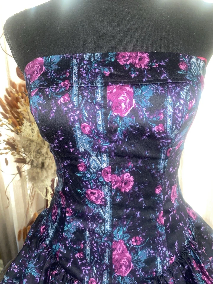 Betsey Johnson винтажное тюлевое платье с оборками с цветочным рисунком без бретелек размер 2 - Изображение 3 из 4