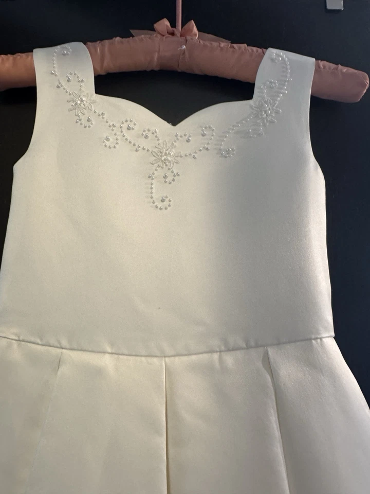 Vestido de casamento feminino florista tamanho 6. Usado uma vez. Lindo detalhe de miçangas - Imagem 2 de 4