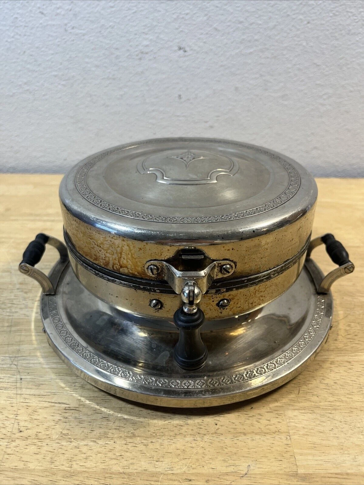 VTG RELIANCE UNIVERSAL LANDERS FRARY & CLARK WAFFLE IRON MODEL E5334 - NO CORD!!