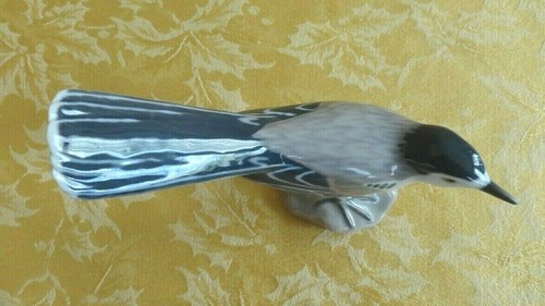 Bing & Grondahl B&G Denmark Porcelain Figurine #1764 ~ Wagtail Bird - Picture 6 of 8