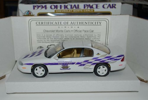 1994 CHEVROLET MONTE CARLO BRICKYARD 400 PACE CAR DEALER PROMO CAR MINT IN BOX - Picture 3 of 4