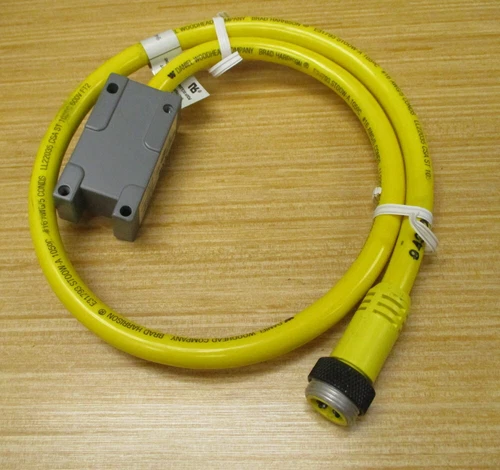 Cutler Hammer Eaton E51RCPT5 Photoelectric Sensor
