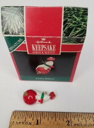 Hallmark Andenken Miniatur Ornament - Perfect Balance (1992) - Bild 2 von 5