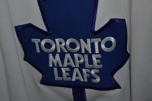 Camiseta deportiva de hockey vintage CCM Wendel Clark 17 Toronto Maple Leafs NHL L - Imagen 3 de 13