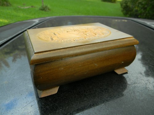 SALZBURG MUSIC WOODEN CARVED BOX 5.5" X 4" X 2.5" VINTAGE PIECE - Picture 2 of 11