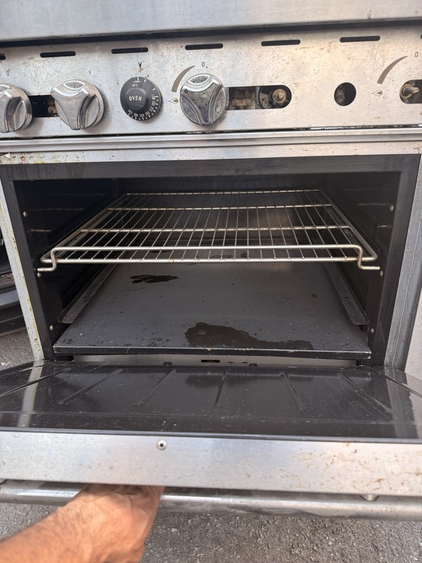 Peddler Commercial Gas Range 4 Burner w/ Left Griddle, Standard Oven, Grates