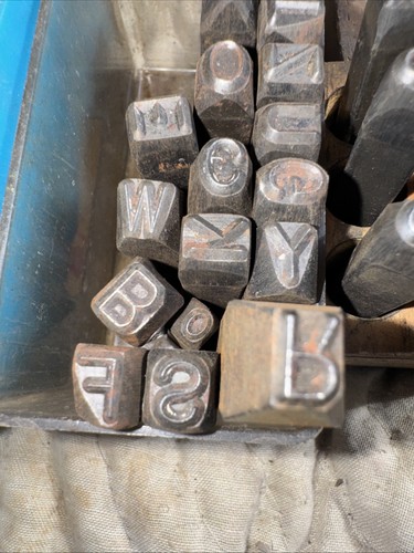 Vintage Metall Industrie Zahlen Buchstaben Stanzer Set Stempel alt antik Werkzeug Teil - Bild 3 von 5