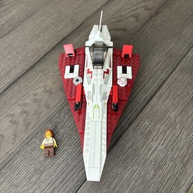 LEGO Star Wars: Jedi Starfighter (7143) with Obi-Wan Kenobi