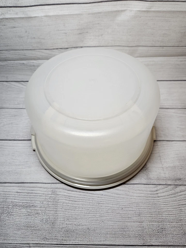 Vtg Rubbermaid Servin' Saver Angel Food Cake Storage Container w/ Snap Lid 0093 - Image 2 of 4