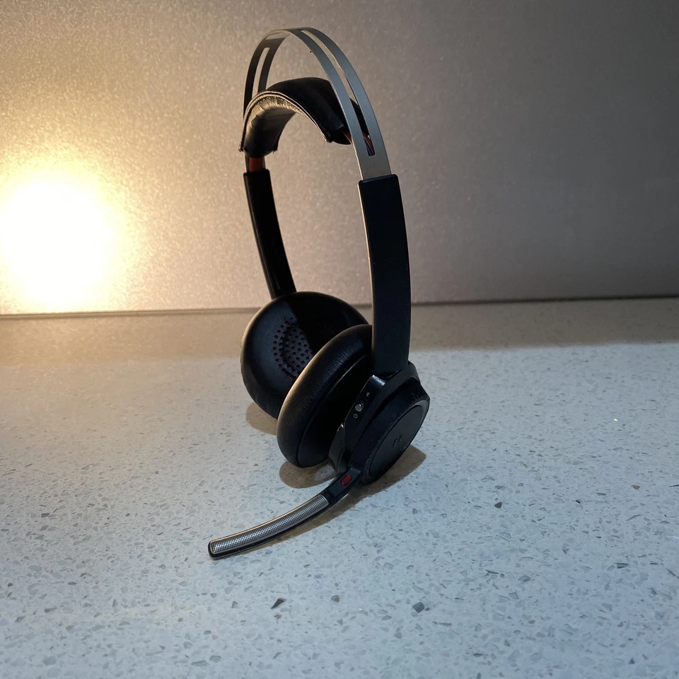 Plantronics B825M Poly Voyager Focus UC Bluetooth USB Headset - Image 4 of 4