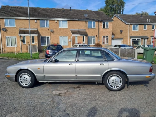 Jaguar XJ 3.2 V8 Sport - Picture 1 of 20