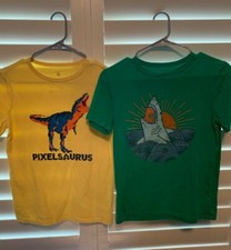 Set of 2 boys Gap T-shirts Shark and dinosaur Size Large