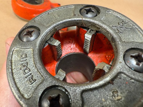 NICE - RIDGID 0-R Pipe Ratchet Threader w/ 4 Dies - 1/4" 3/8" 1/2" 3/4" Cutters - Picture 12 of 19