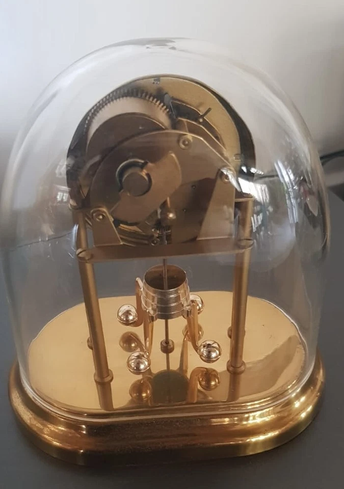 horloge à poser Schmid mécanique pendule rotatif 8 jours métal doré sous cloche - Photo 2/4