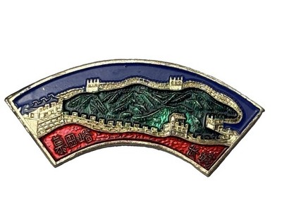 Great Wall China Enamel Lapel Pin Fan Souvenir Badge Gold Tone Chinese Preowned