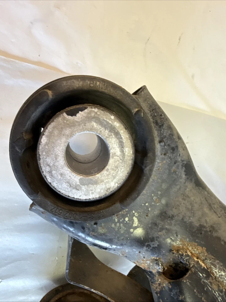 Conjunto de base de travesaño trasero BMW E46 RWD fabricante de equipos originales Foto 2 de 4