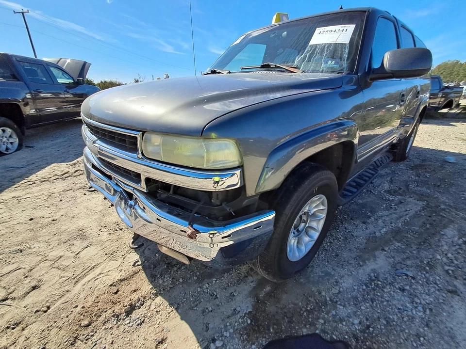 Used Air Cleaner Assembly fits: 2002 Chevrolet Suburban 1500 6.0L w/high capacit - Image 3 of 4