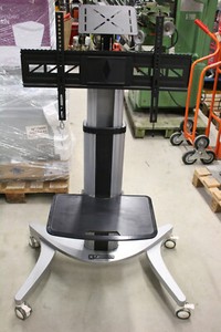 Fleximounts mobiler Arbeitsplatz TV Ständer Standfuß höhenverstellbar bis 1820mm