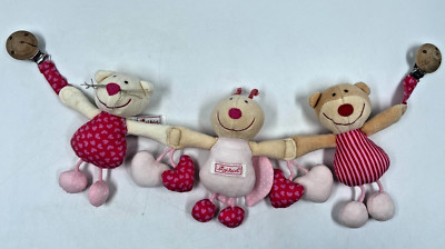 Sigikid Kinderwagenkette Baby Plüschtiere Bären Marienkäfer rosa ca. 55 cm