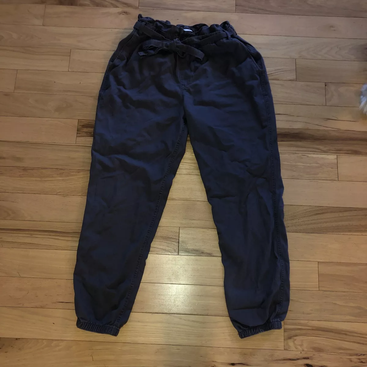 Hollister women High Rise Jogger Pants Size Medium Gray Crop Soft. EUC