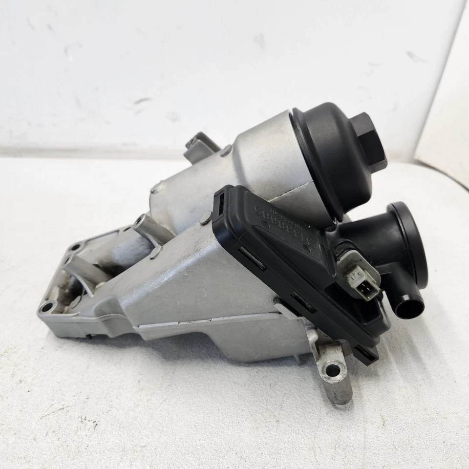 Enfriador de carcasa de filtro de aceite de motor de 2,5 L Volvo S60 12-16 OEM 31338685 Foto 3 de 4