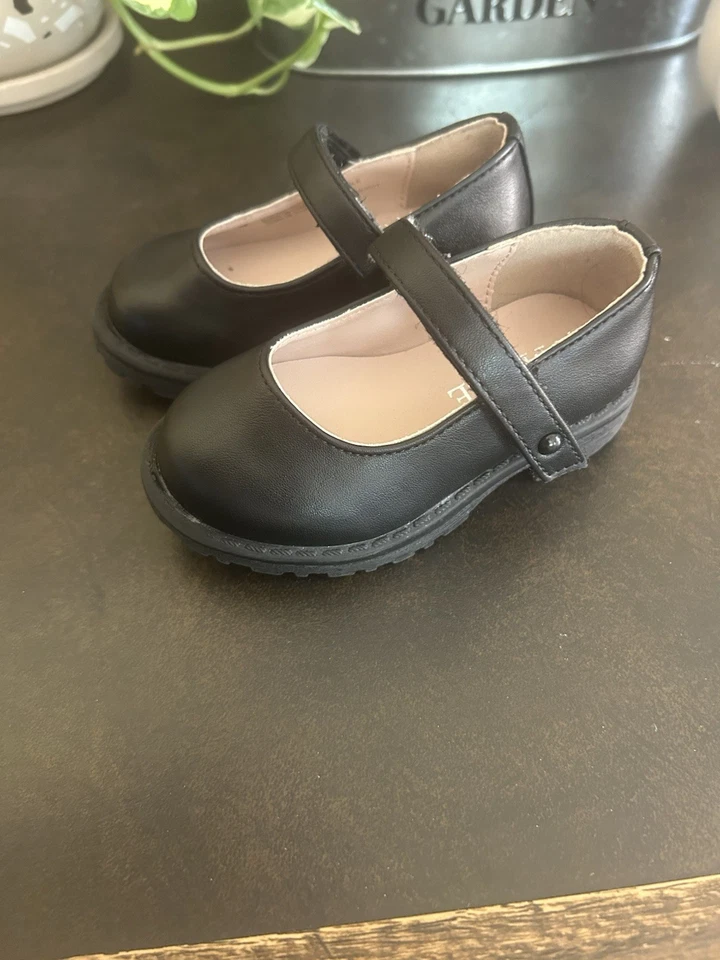 Zapatos negros para niños pequeños The Children’s Place Mary Jane Foto 4 de 4