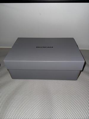 BALENCIAGA paris low top beige. NO ORIGINAL BAG. NO INNER WRAPPING PAPER.