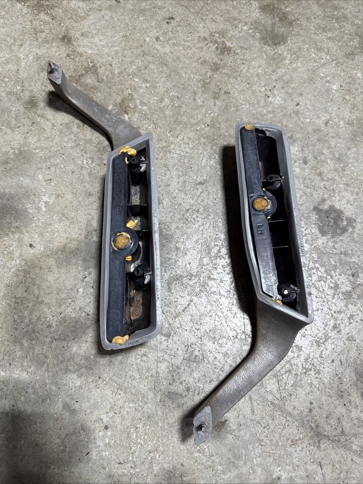 Jeep Cherokee XJ OEM Front Windshield Wiper Arms – 1984-1996 – Pair – No Blades – Used