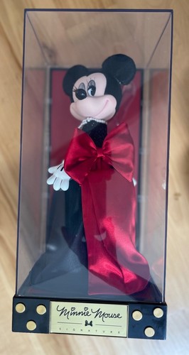 d23 minnie mouse doll