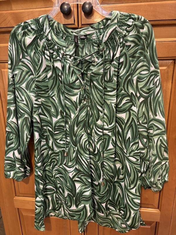 ND New Directions Size S Tropical Vibe Green Blouse 3/4 Sleeve EUC