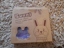 NEU UND ORIGINALVERPACKT - HASE - PLATIN SILIKON SAUGTELLER KLEINKIND - FLIEDER