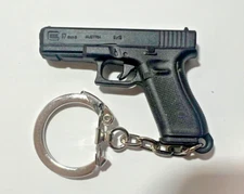 GLOCK 17 Gen5 9MM Black Handgun Pistol Keychain