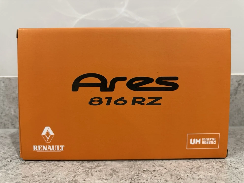 Universal Hobbies - Renault Ares 816 RZ Tractor - UH6729 - 1:32 Scale - Mint/New - Image 4 of 4