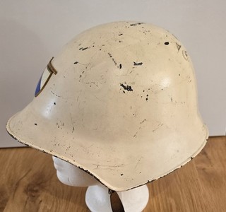 Feuerwehrhelm weiß Stahlhelm Metall mit Lederinnenfutter Wappen Schweiz