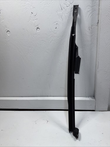 14-24 RAM PROMASTER FRONT DOOR GLASS LOWER RIGHT CHANNEL OEM MOPAR 1398692080 - Picture 3 of 7