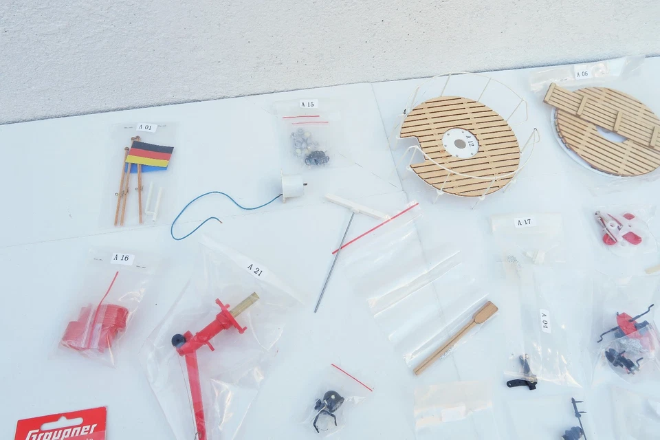 Krick? Robbe? Graupner? Ersatzteile/Einzelteile Feuerlöschboot/Löschmonitor etc. - Image 4 of 4